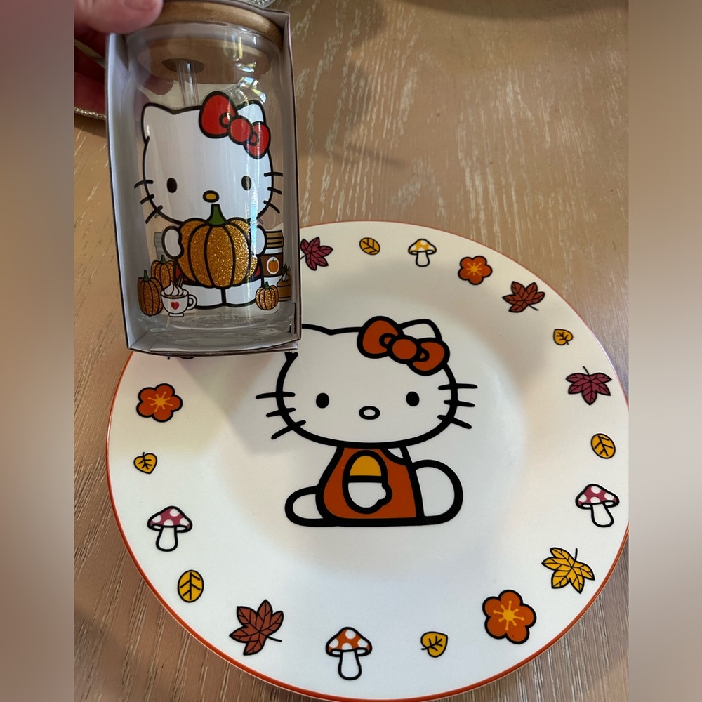 Hello kitty dinnerware set - Picture 4 of 5
